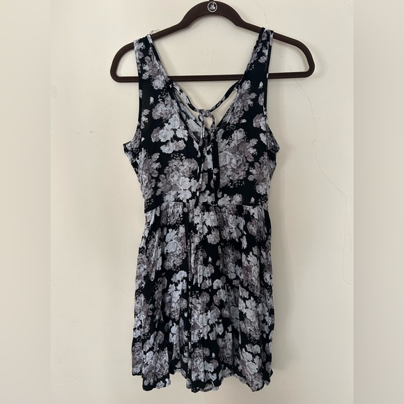 Black and White Floral Dress - Picture 2 of 4